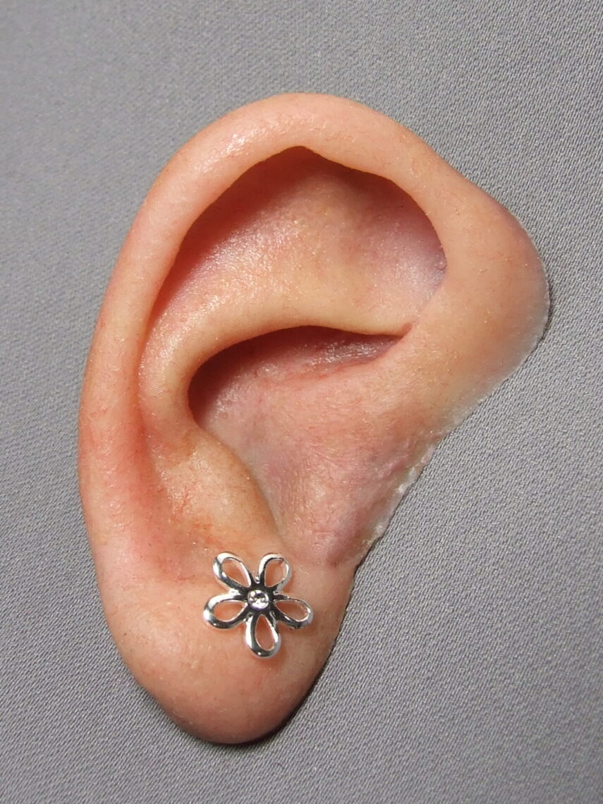 prosthetic ear with earring standalone
