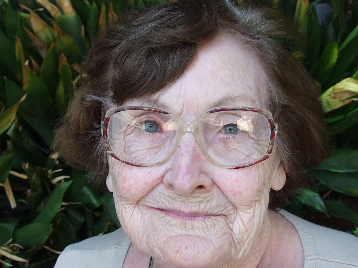 easy to insert and wear eye prosthesis