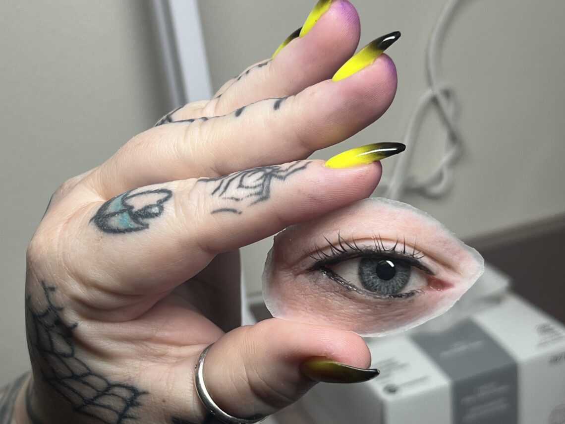Prosthetic eye